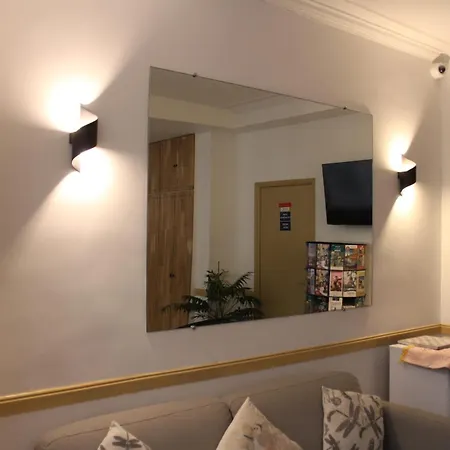 Hotel Anya Parigi