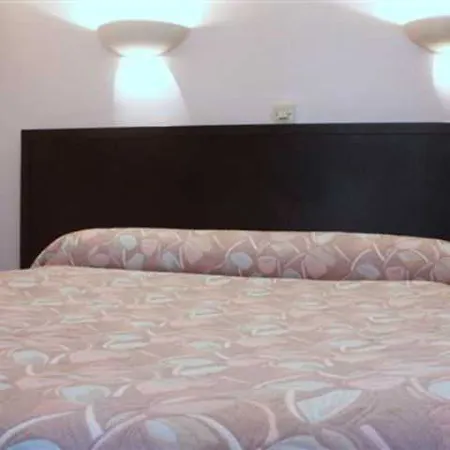 Anya Hotel 2*